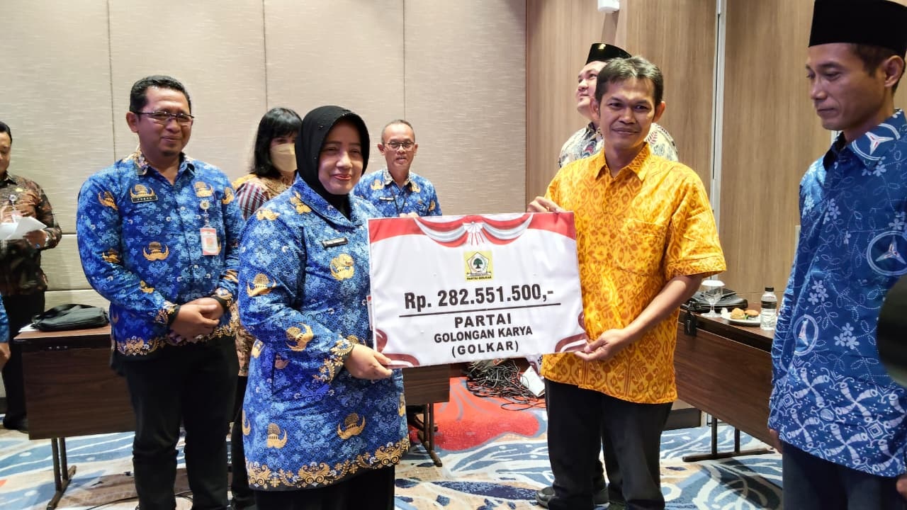 Bupati_Serahkan_Banpol_web.jpg